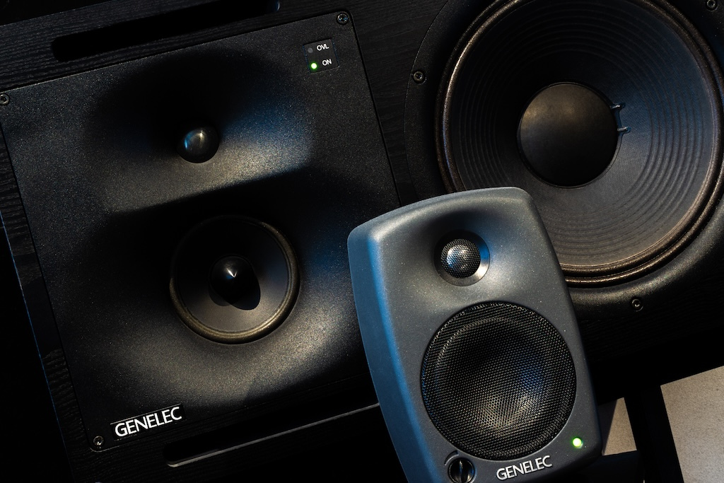 Topklasse Genelec monitors i SnakeRock.